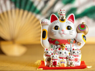japanese happy cat statue