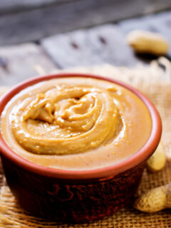 can cats eat peanut butter