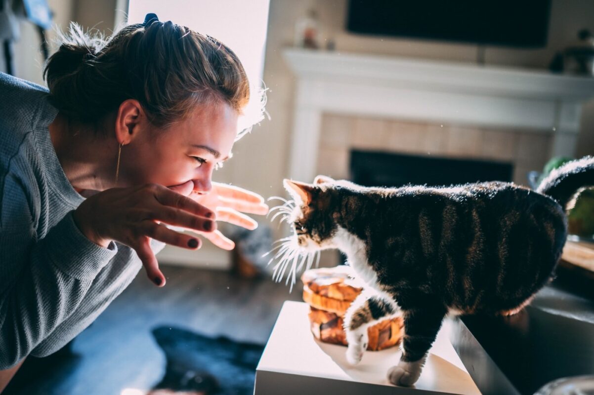 woman-talking-to-cat why does your cat meow at you